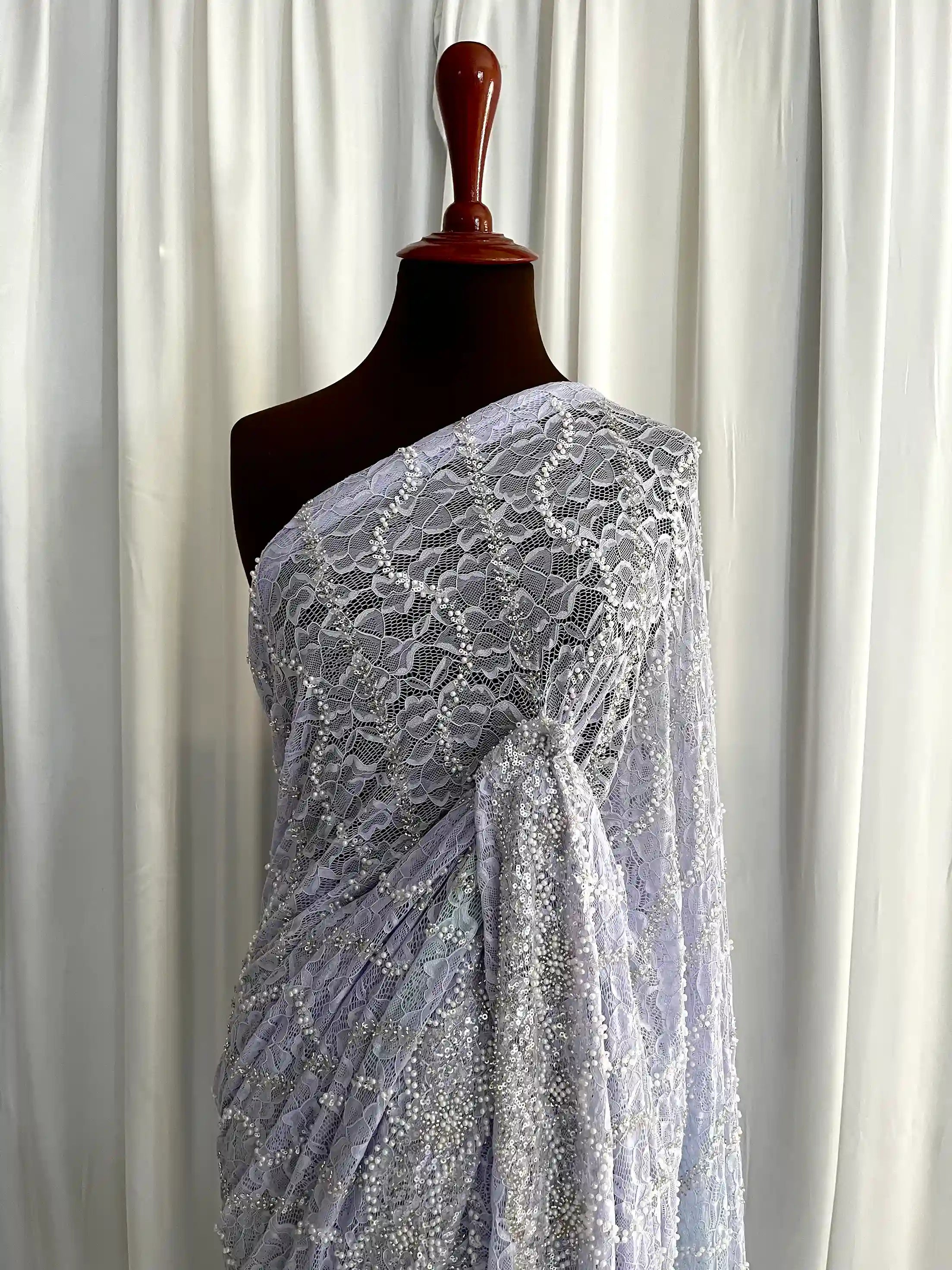 Ombré Chantilly Lace: Frostelle