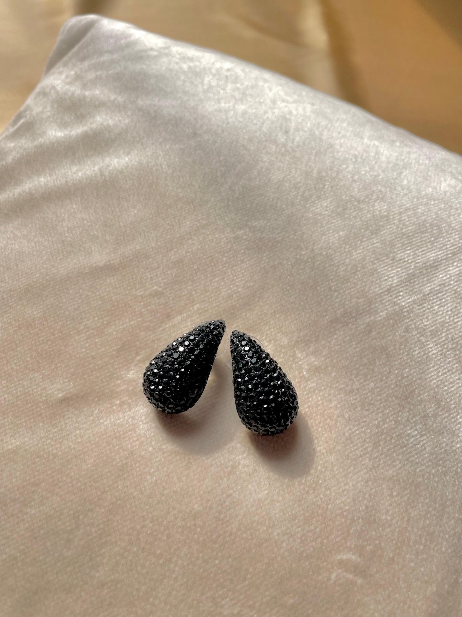 Onyx Studded Ear Drops