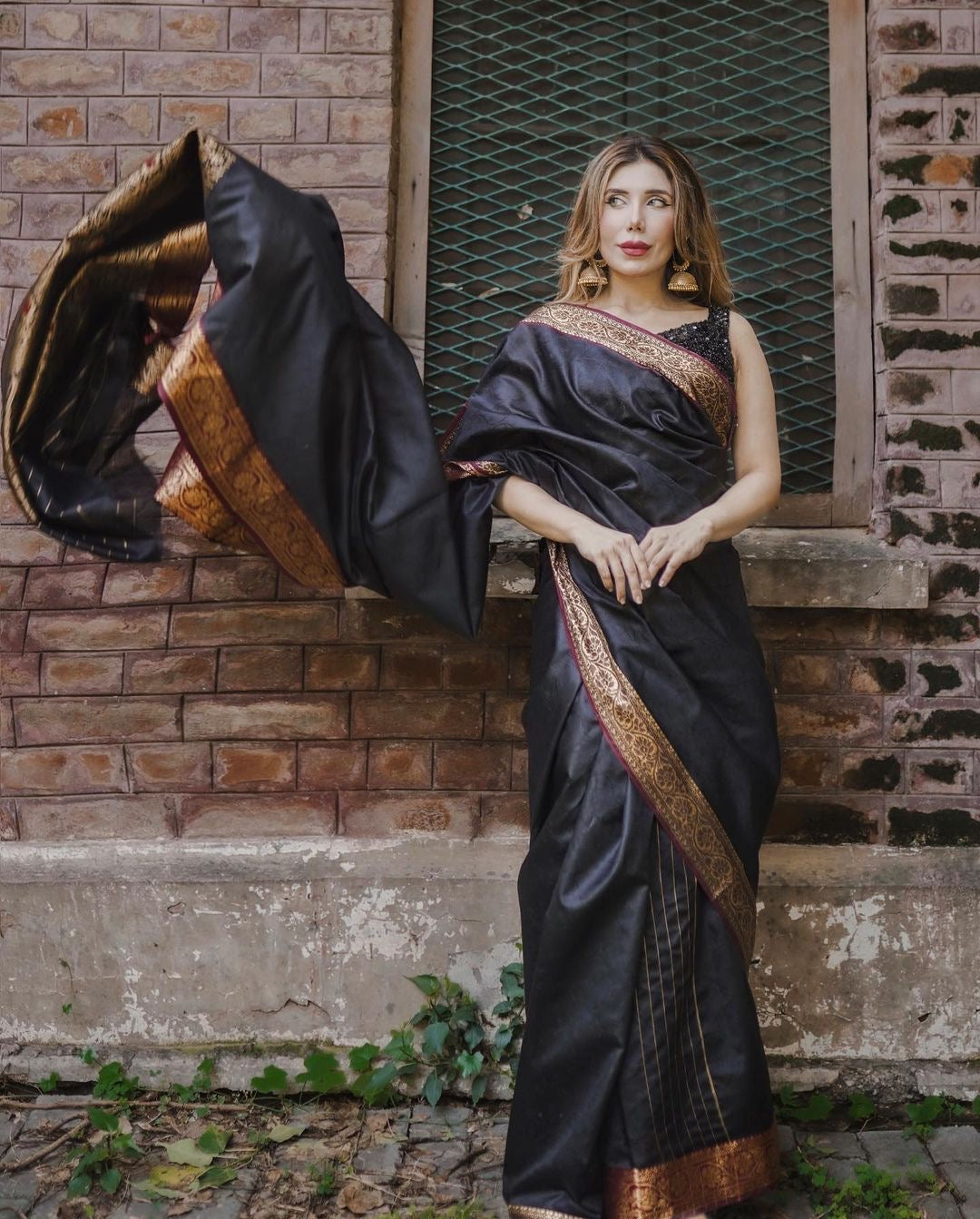 Noor e Jehan Banarsi Silk: Black