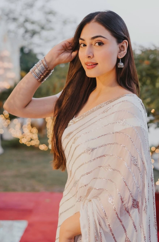 white sarees online in pakistan