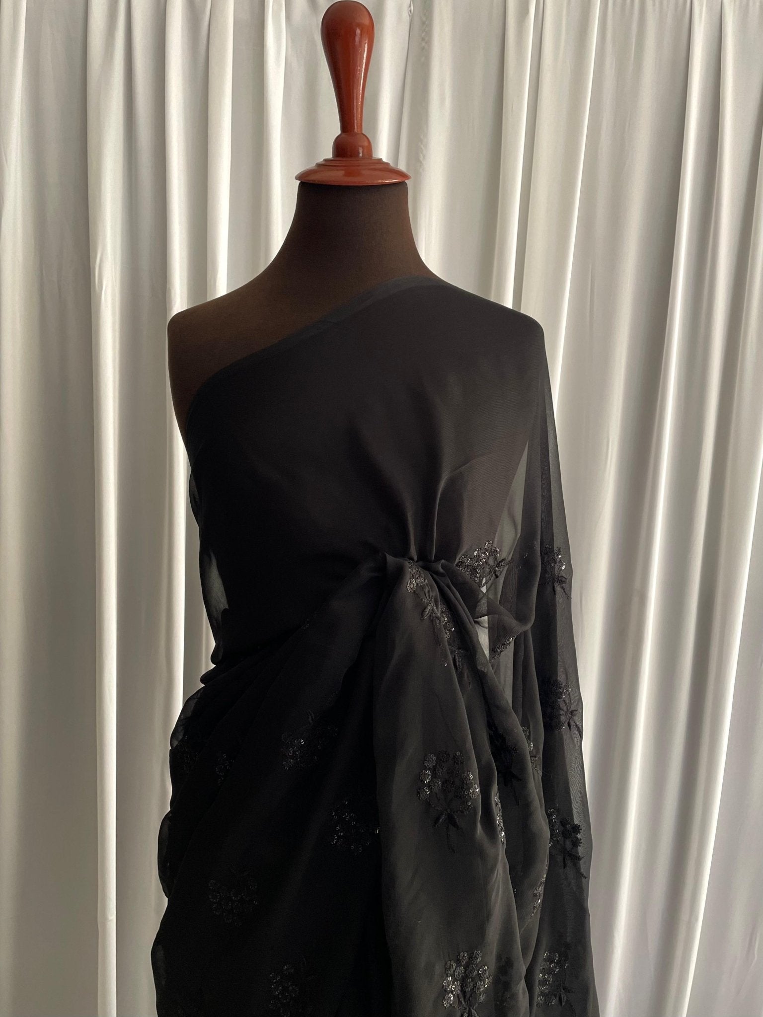 Embroidered Chiffon: Hina