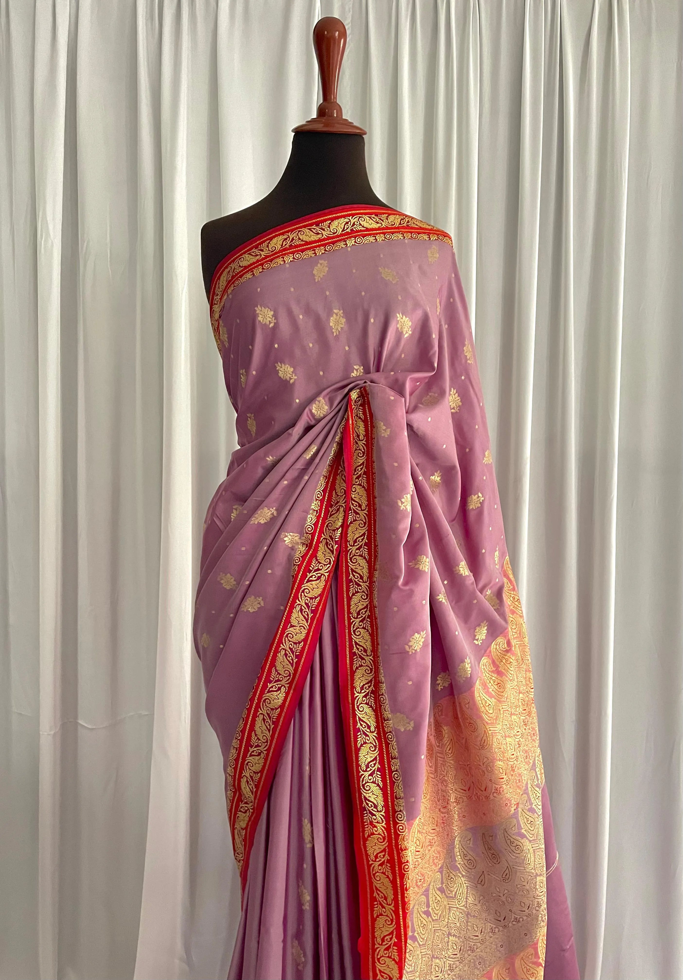 Riwayti Banarsi Silk: Light Lilac