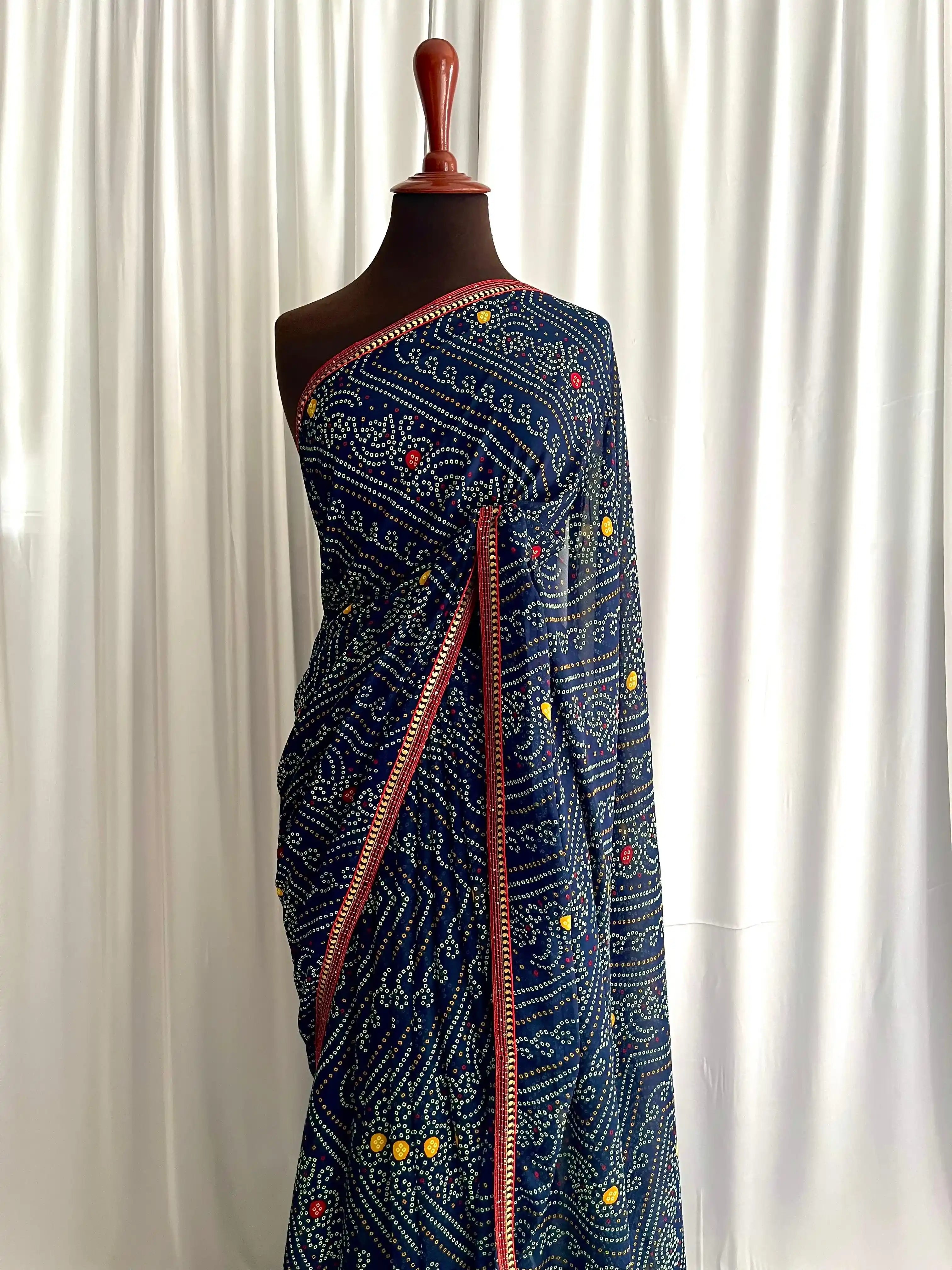 Chiffon Chunri: Nila