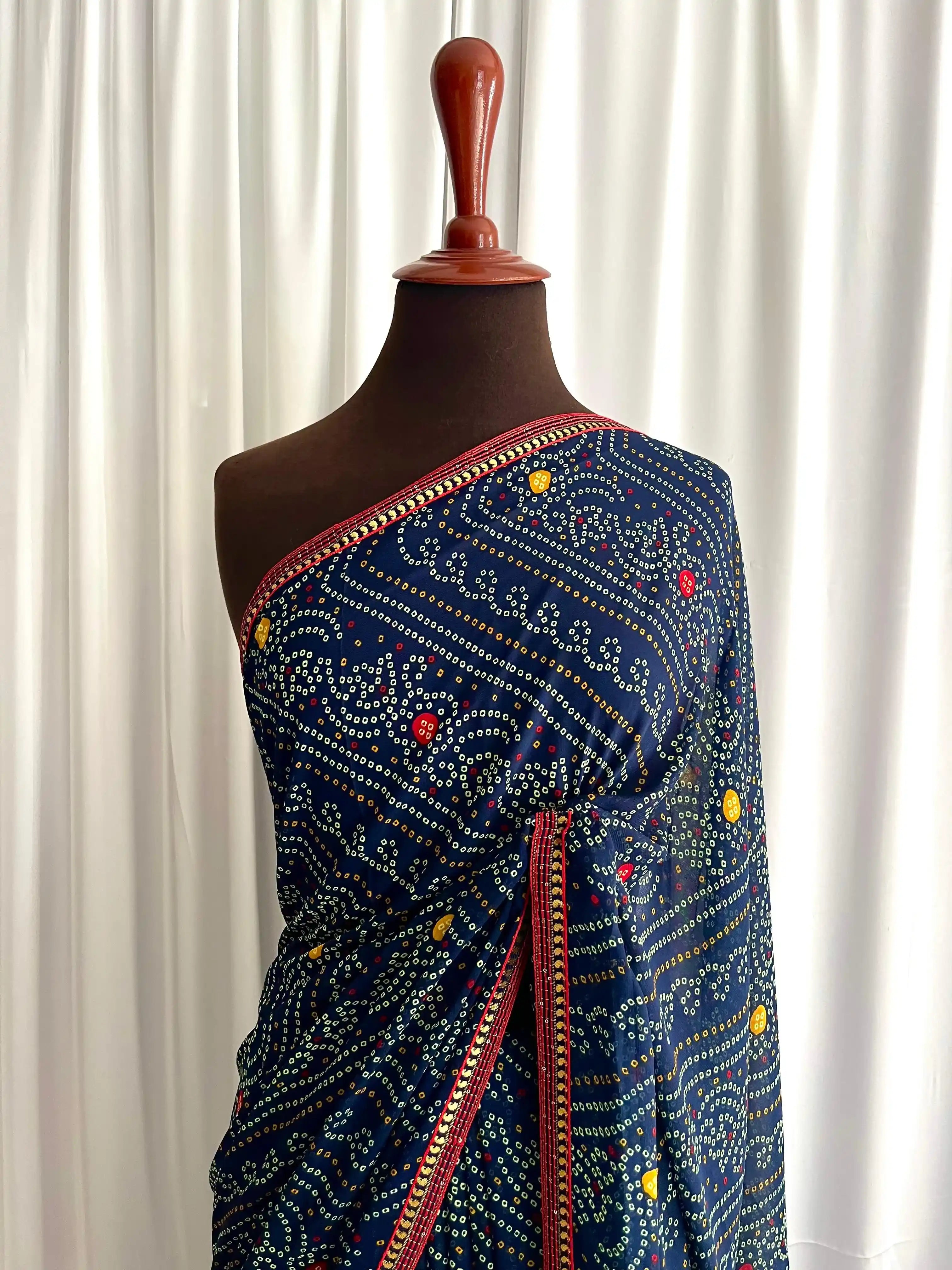 Chiffon Chunri: Nila