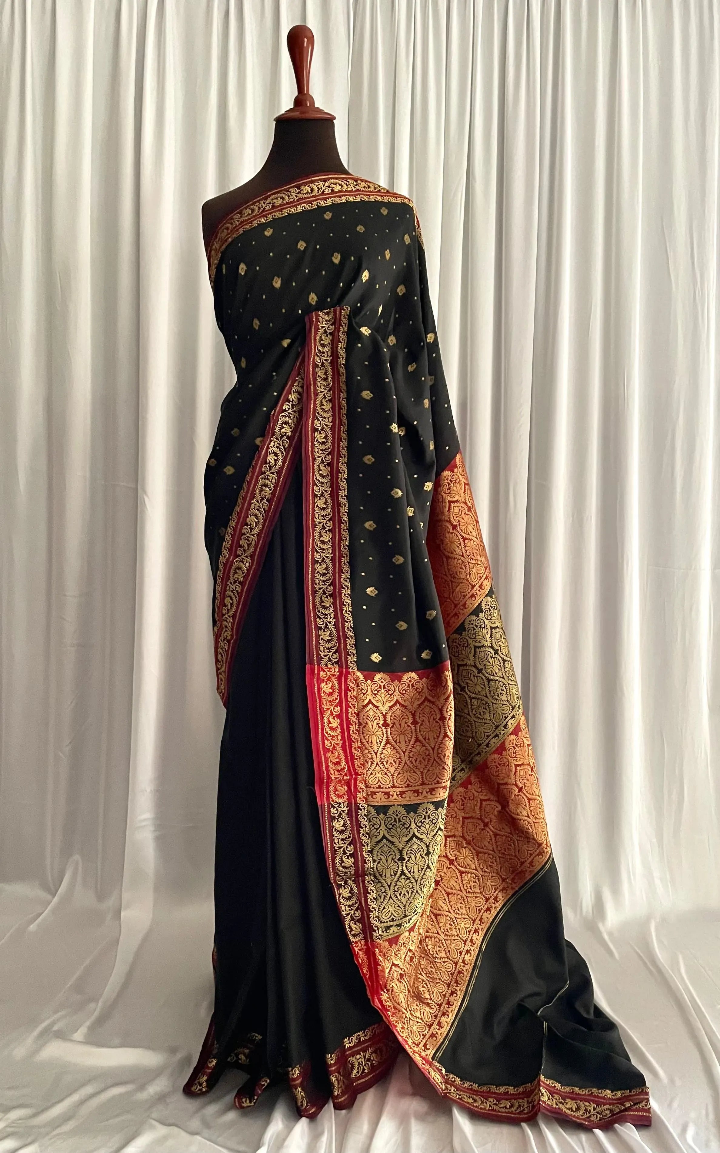 Riwayti Banarsi Silk: Black