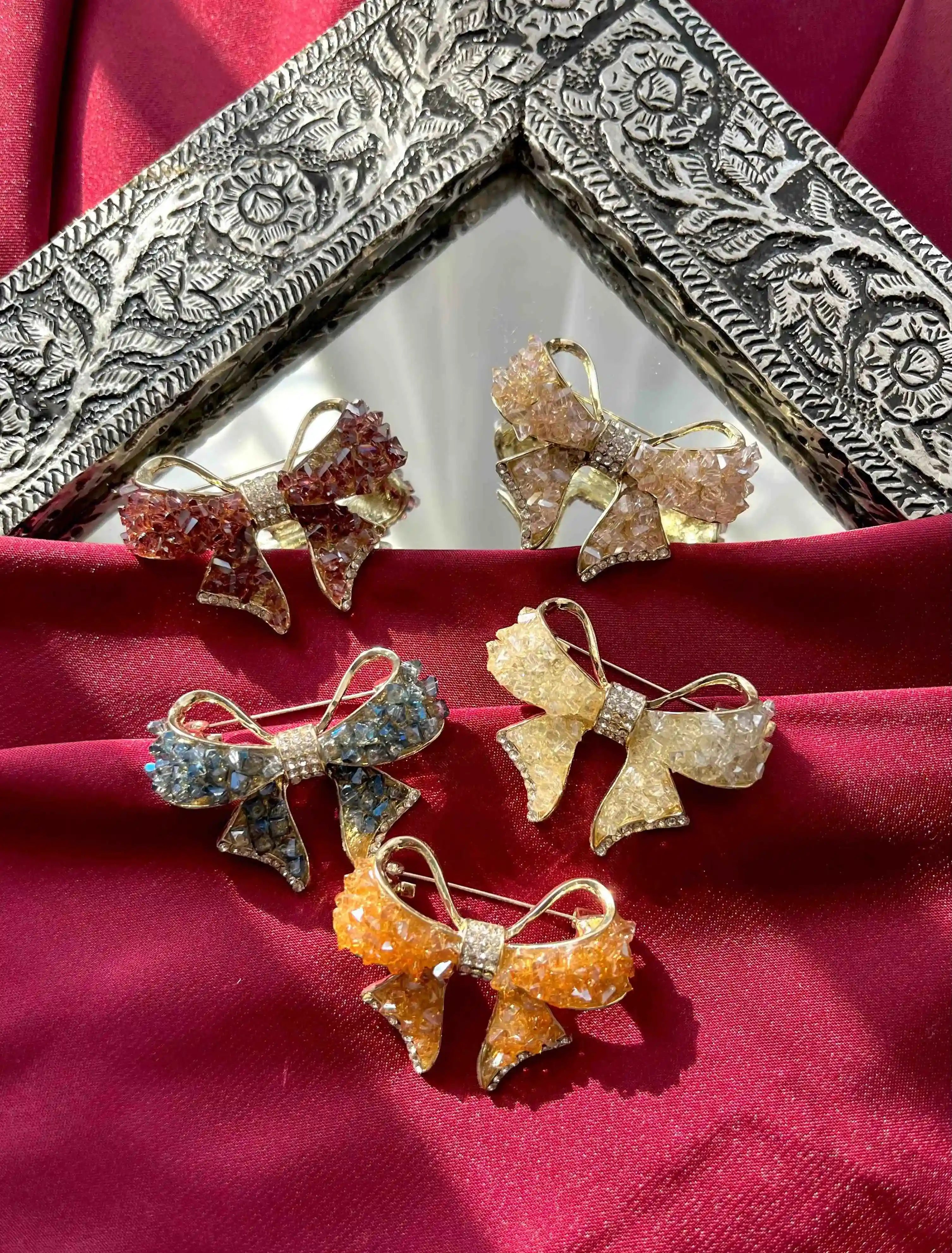 Saari Brooch - Glow Bow