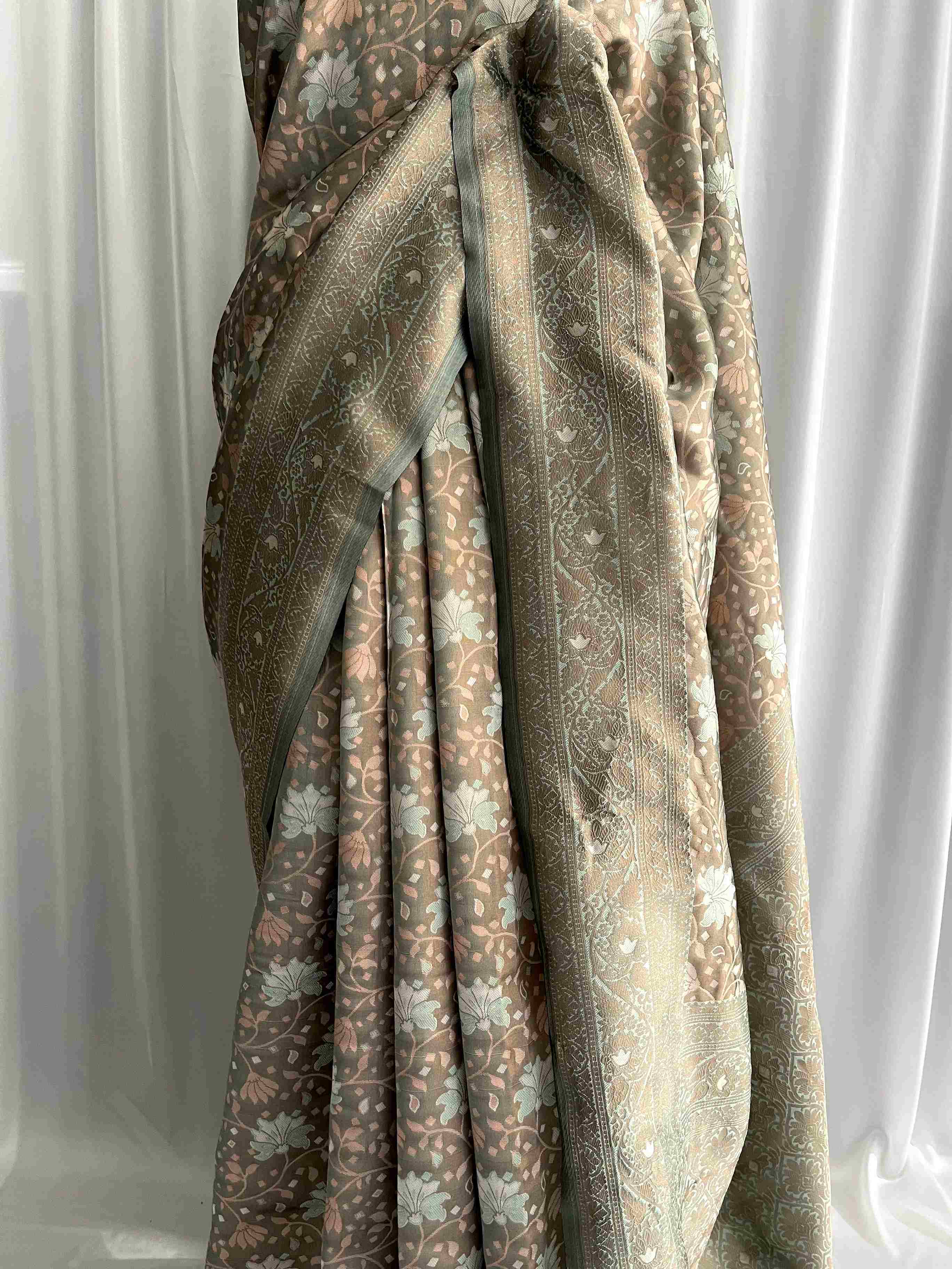 Jamavar Banarsi Silk: Suroor