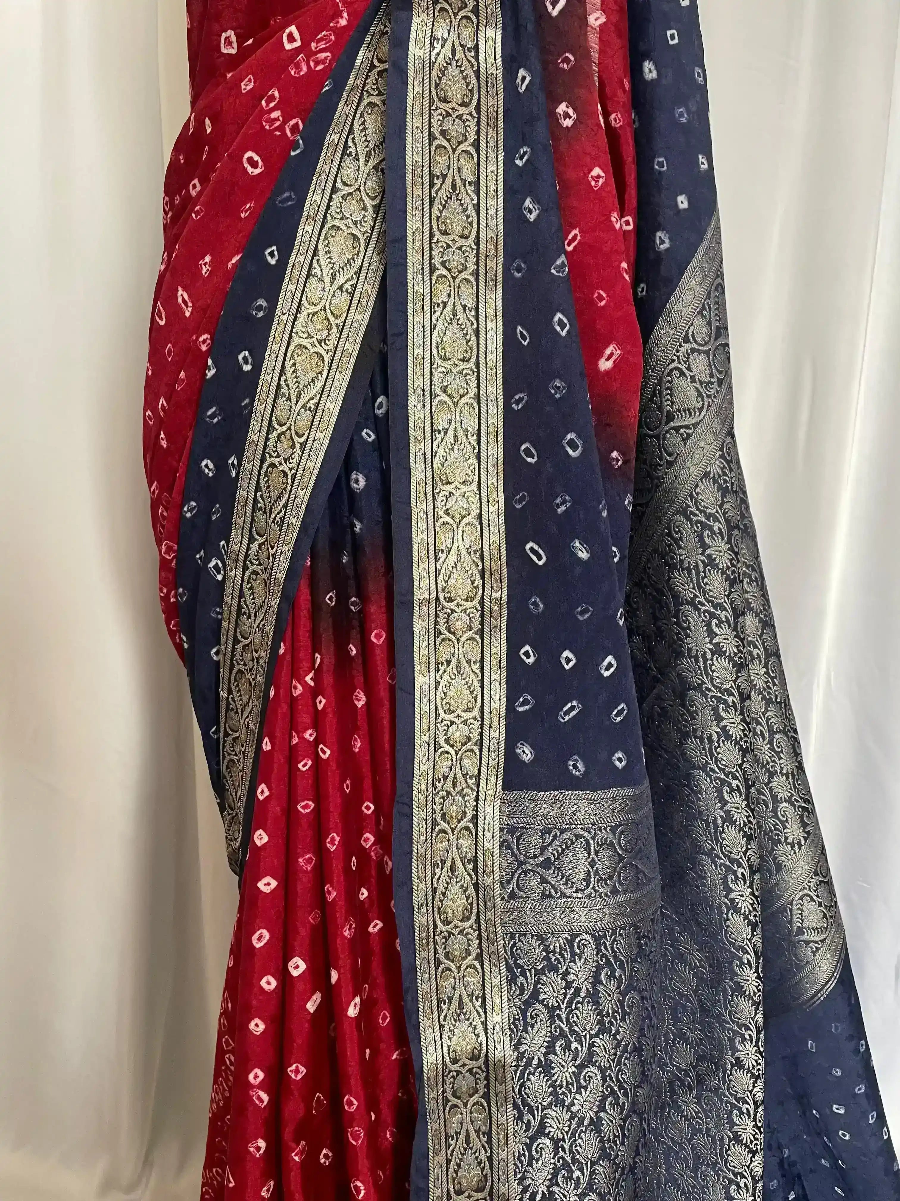 Banarsi Chunri: Neel-o-Gul