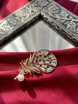 Saari Brooch - Starlit Pearl