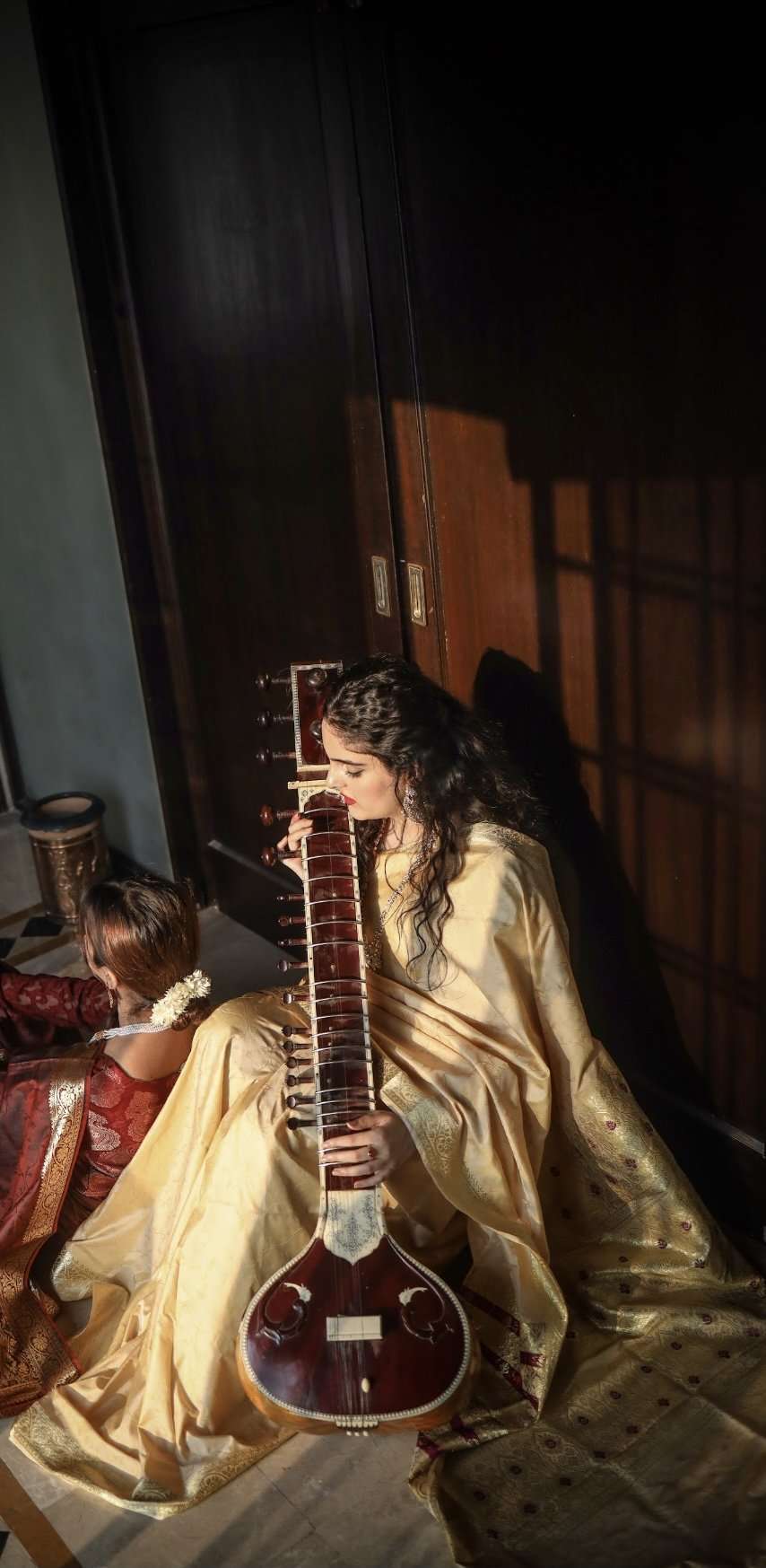 Noor e Jehan Banarsi Silk: Off-white/Champagne